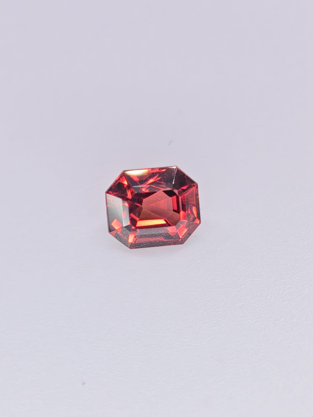 Grenat Malaya naturel – 1,54 ct – Taille octogonale