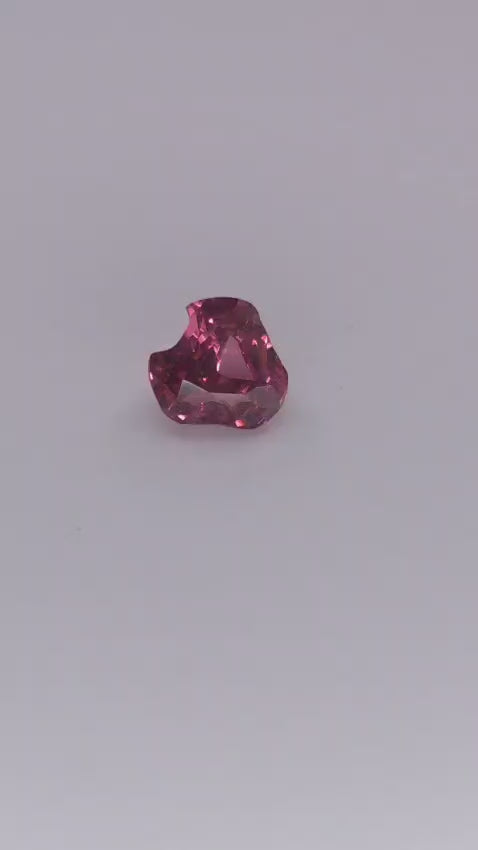 Grenat Lindi Lotus Malaya – Tête de chat – 1,47 ct
