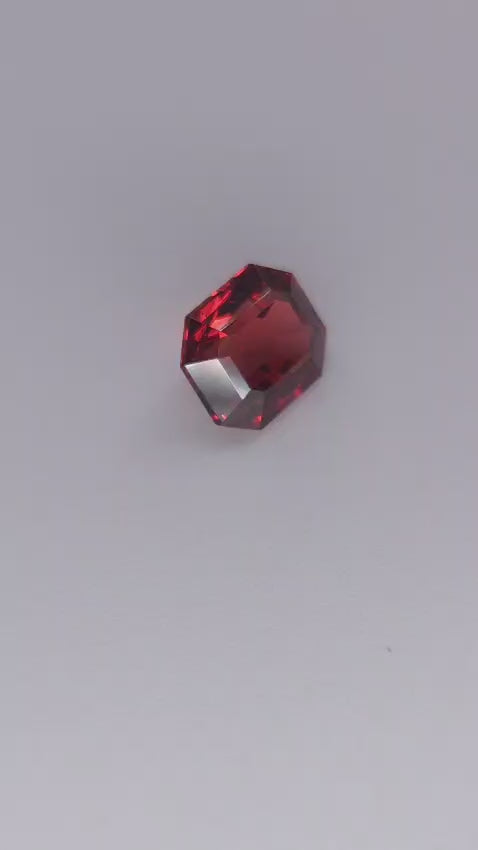Grenat Malaya naturel – 1,54 ct – Taille octogonale